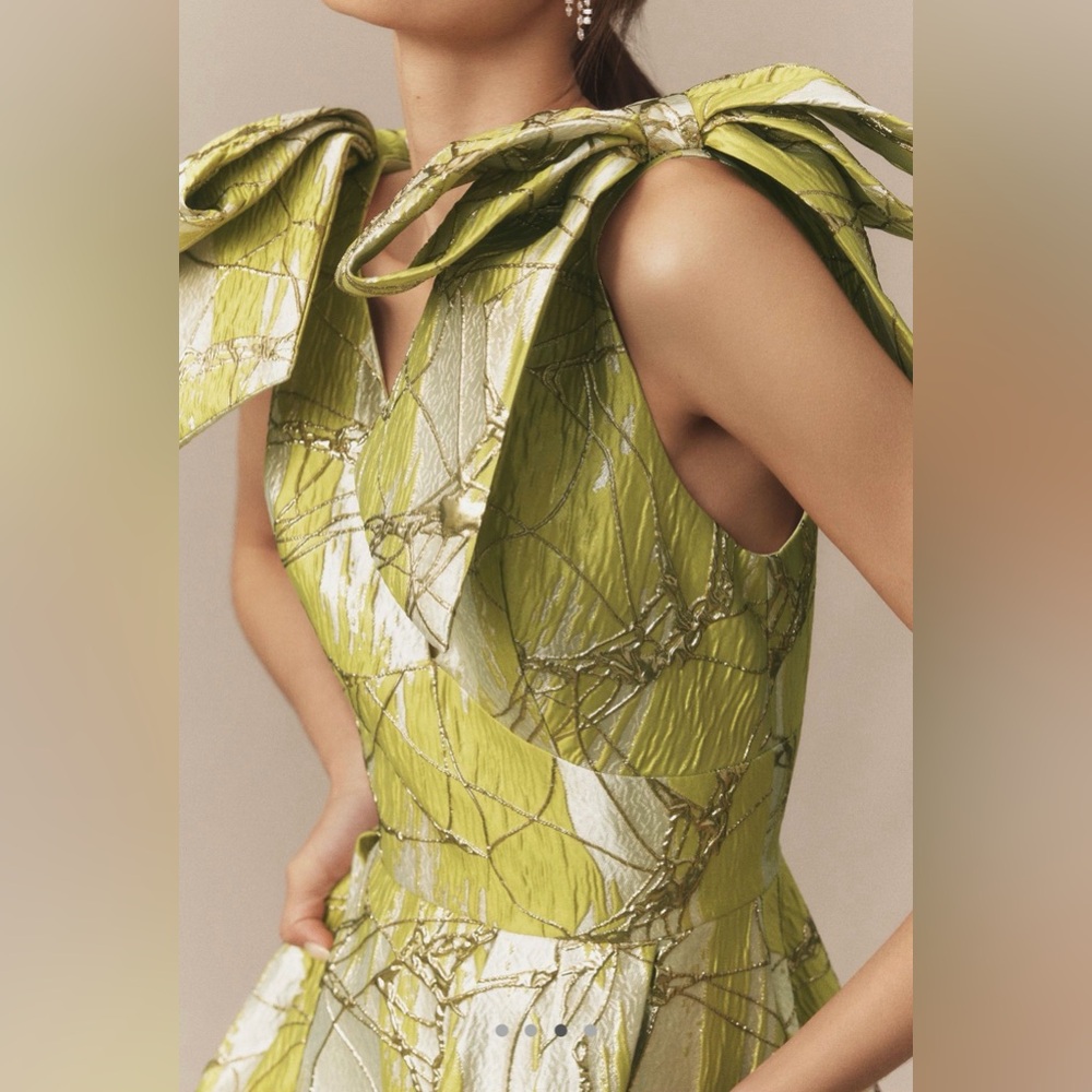 *NWT* Mac Duggal Lemon Green Metallic V-Neck Maxi Gown - Picture 3 of 16